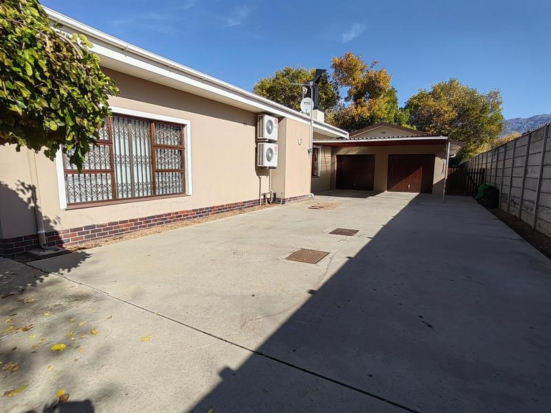4 Bedroom Property for Sale in Prince Alfred Hamlet Western Cape
